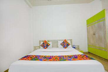 هتل Cladis Sector 15 Noida