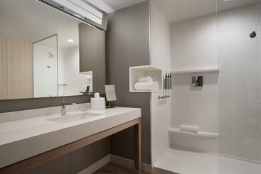 هتل Courtyard By Marriott Nanaimo