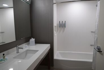 هتل Courtyard By Marriott Nanaimo