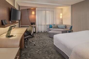 هتل Courtyard By Marriott Nanaimo