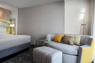 هتل Courtyard By Marriott Nanaimo