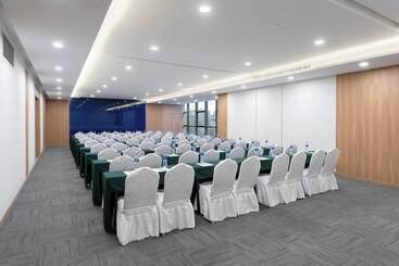 هتل Holiday Inn Express Kunming Panlong, An Ihg