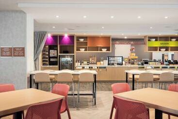 هتل Home2 Suites By Hilton Quebec City