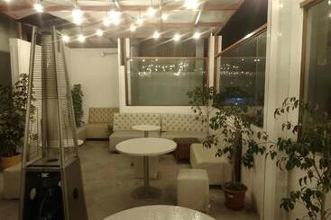 هتل Hostal Vicky