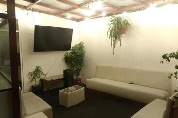 هتل Hostal Vicky