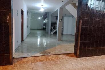 هتل Hostal Vicky