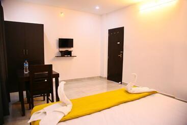 هتل Thekkady Travel Rooms