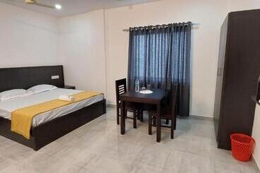 هتل Thekkady Travel Rooms