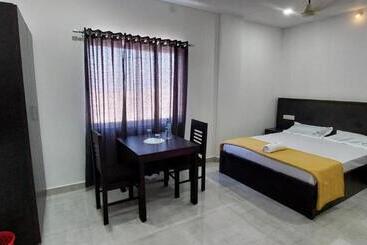 هتل Thekkady Travel Rooms