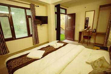 هتل Zoey Green Resort