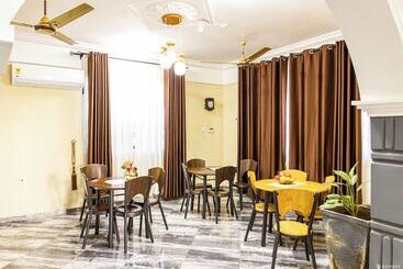 پانسیون Richjoy Lodge