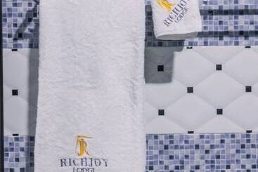 پانسیون Richjoy Lodge