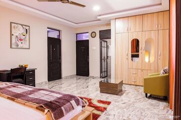 پانسیون Richjoy Lodge