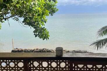 تختخواب و صبحانه Borbon S Treehouse By The Sea