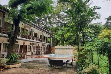 تختخواب و صبحانه Diakopes Inn
