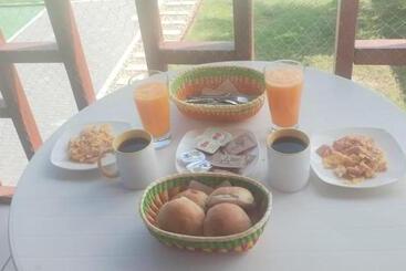 تختخواب و صبحانه Hospedaje & Casa Playa Aurora