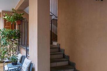 تختخواب و صبحانه La Casa Del Sarto   Rooms And Apartments