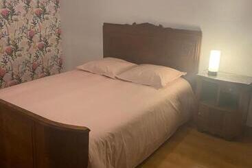 تختخواب و صبحانه La Chambre D Angèle