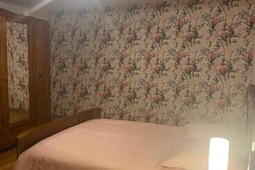 تختخواب و صبحانه La Chambre D Angèle