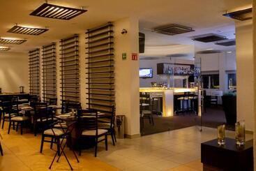 هتل Aeropuerto Morelia