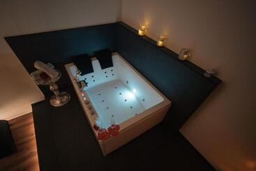 هتل Privat Spa Mit Whirlpool Und Sauna In Sursee