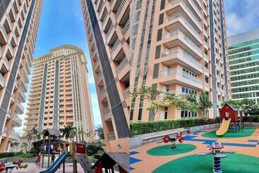 Luxury 1br Unit With Pool At Venice Luxury Residences, Tower Domenico, Mckinley Hill, Taguig City