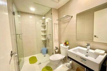 Luxury 1br Unit With Pool At Venice Luxury Residences, Tower Domenico, Mckinley Hill, Taguig City