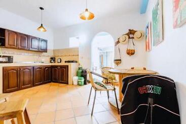 پانسیون Casa De Las Rocas Hostel