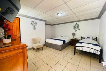 پانسیون Hostal Clary