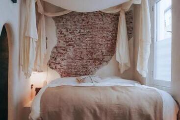 تختخواب و صبحانه Haert Boutique Wellness Suites City Centre