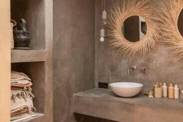 تختخواب و صبحانه Haert Boutique Wellness Suites City Centre