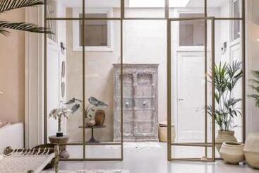 تختخواب و صبحانه Haert Boutique Wellness Suites City Centre