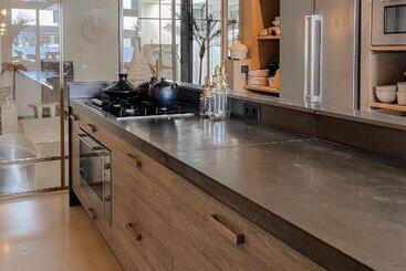 تختخواب و صبحانه Haert Boutique Wellness Suites City Centre