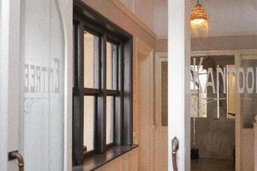 تختخواب و صبحانه Haert Boutique Wellness Suites City Centre