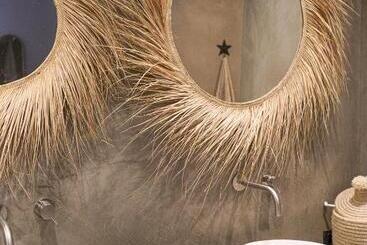 تختخواب و صبحانه Haert Boutique Wellness Suites City Centre