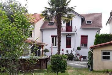 تختخواب و صبحانه La Maison De Sylvie, Chambres D Hôtes à Tarbes