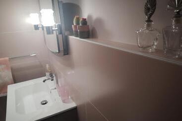 تختخواب و صبحانه Maison Et Florescence