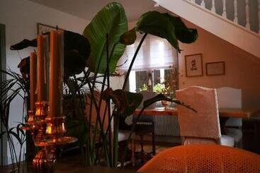 تختخواب و صبحانه Maison Et Florescence