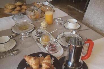 تختخواب و صبحانه Maison Et Florescence