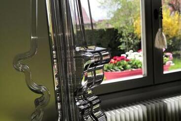 تختخواب و صبحانه Maison Et Florescence