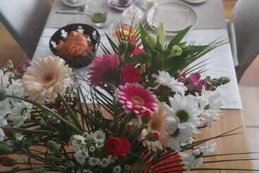 تختخواب و صبحانه Maison Et Florescence