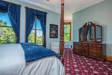 تختخواب و صبحانه Orman Mansion   Pueblo S Most Luxurious Stay!