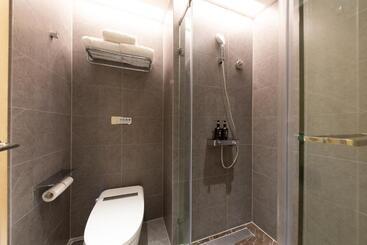 East Sacred Hotel Very Near Beijing Tiananmen Square ,the Forbidden City,the Temple Of Heaven ,3 Mi
