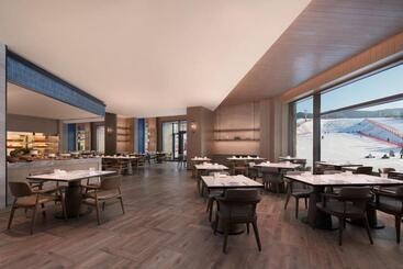هتل Courtyard By Marriott Chongli