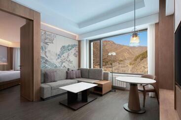 هتل Courtyard By Marriott Chongli