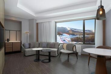 هتل Courtyard By Marriott Chongli