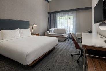 هتل Courtyard By Marriott Olympia