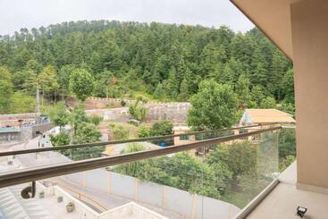 هتل Ramada By Wyndham Murree Lower Topa Resort
