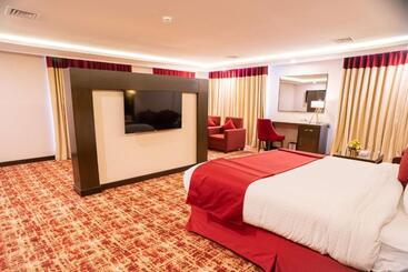 هتل Ramada By Wyndham Murree Lower Topa Resort