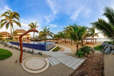 هتل Residences At Las Palmas